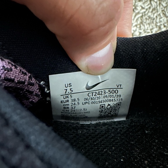 Women’s Nike infinity flyknit - Picture 3 of 5